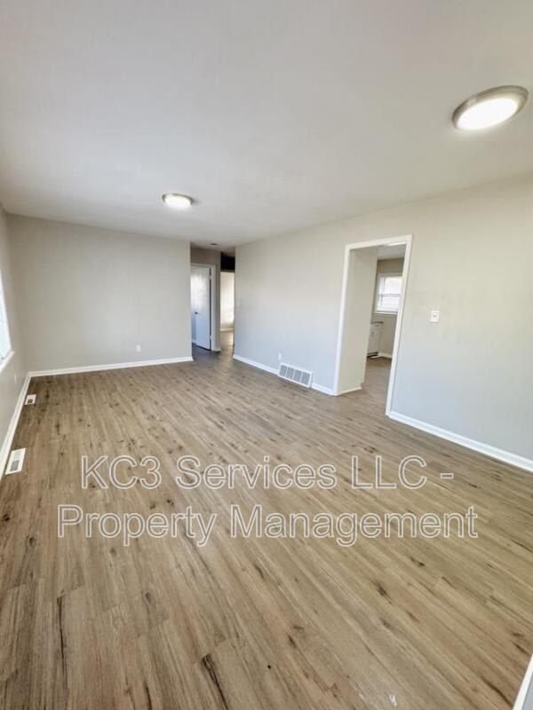 5938 E 136Th St – photo 4