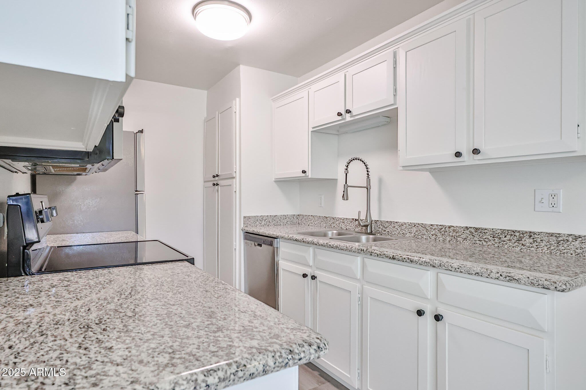 6024 W GOLDEN Lane – photo 3