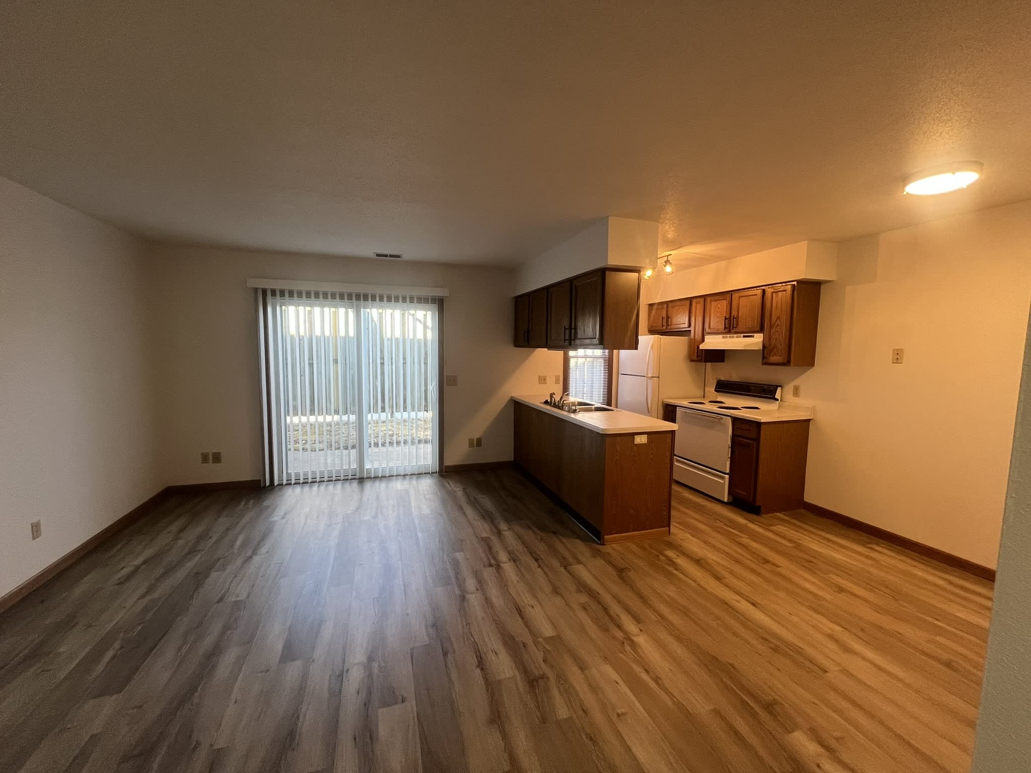 1127 Mark Ave – photo 2