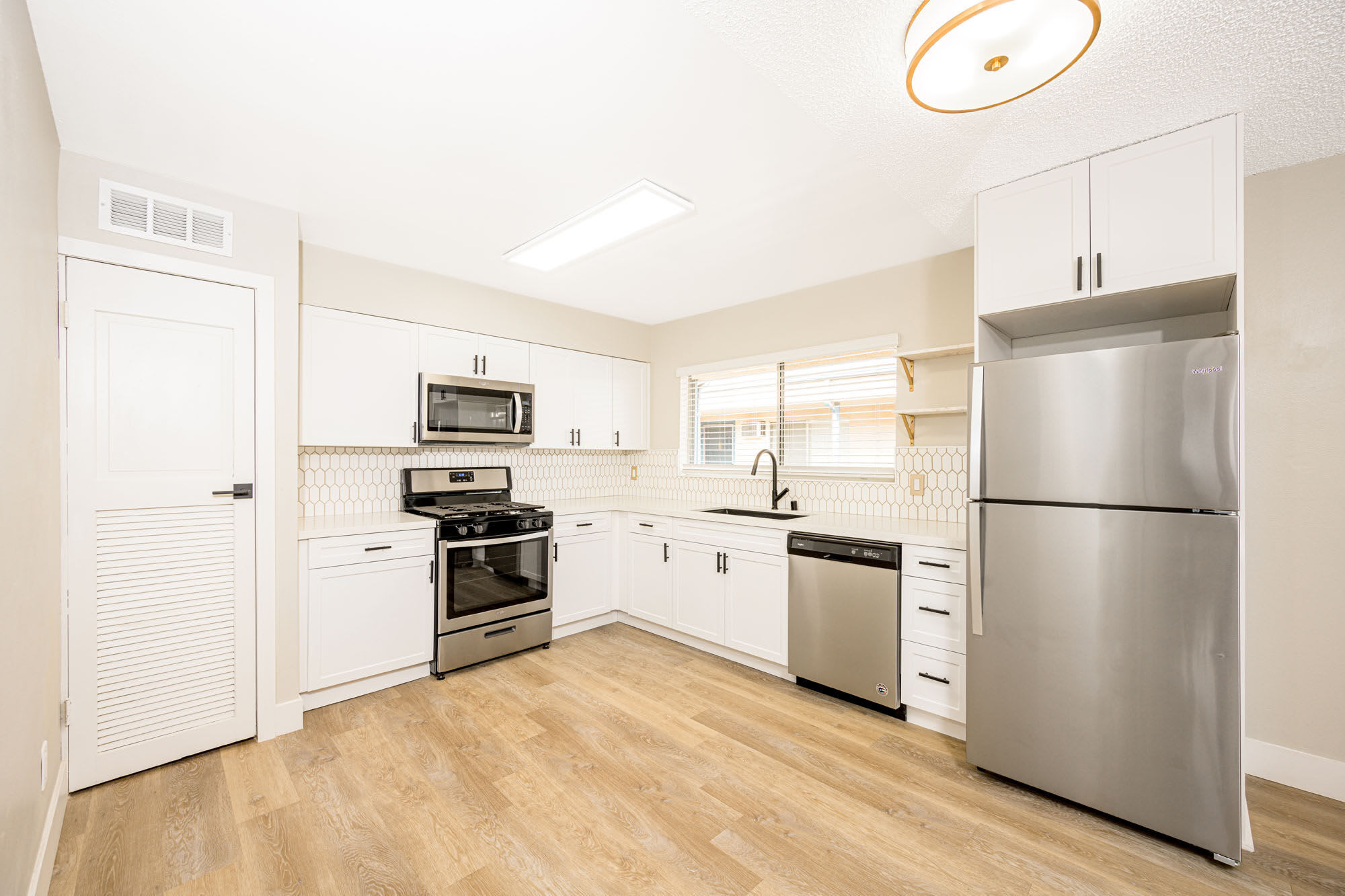 535 North Hobart Apartments – photo 3
