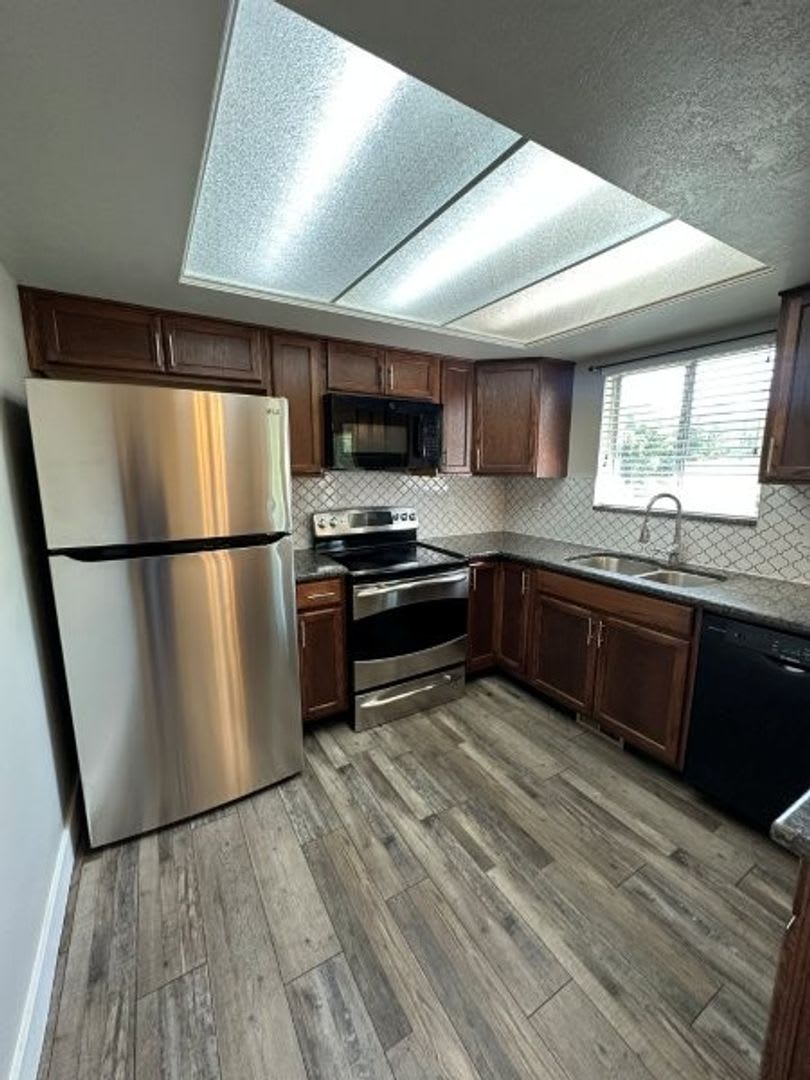Light Up Your Summer 2 Weeks Rent Free Spacious 3 Bed 2 Bath Home With Rv Parking Outdoor Space – photo 2