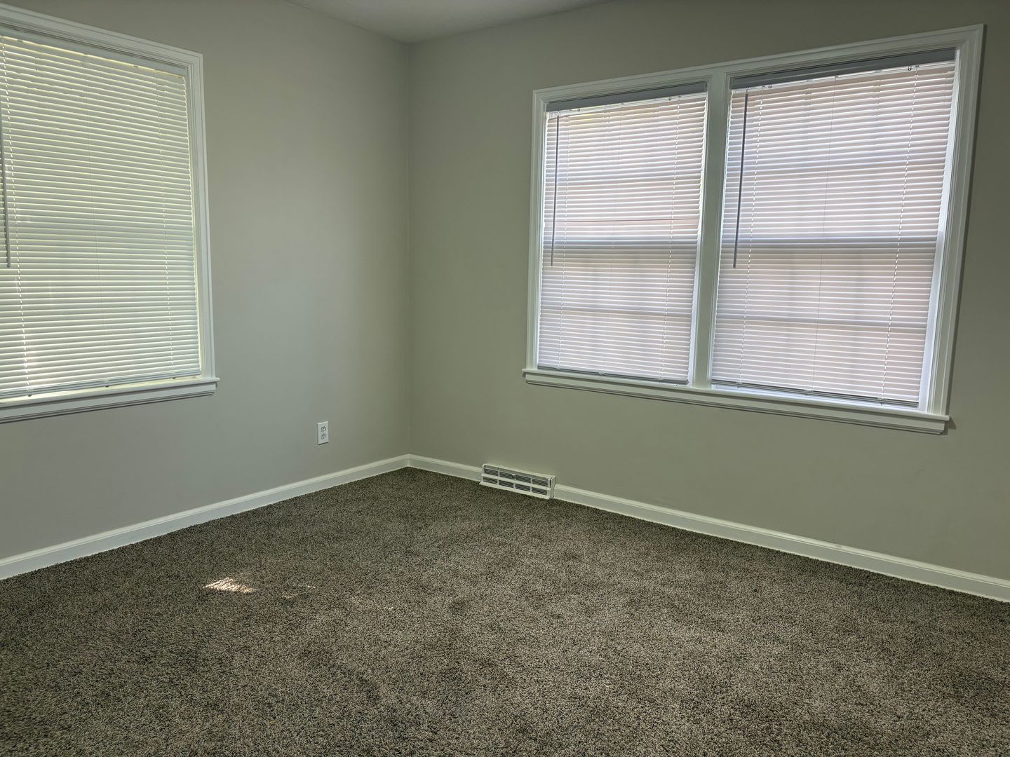 Beautiful 2 Bedroom 1 bath – photo 3