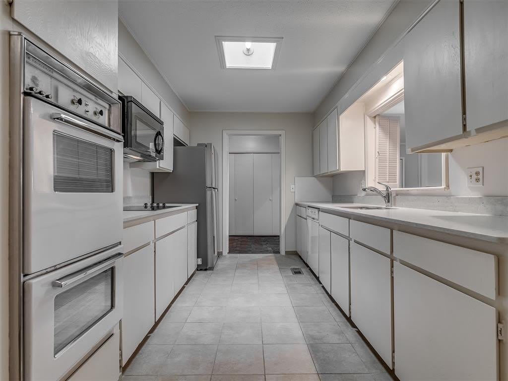 2530 NW 62nd Street – photo 5