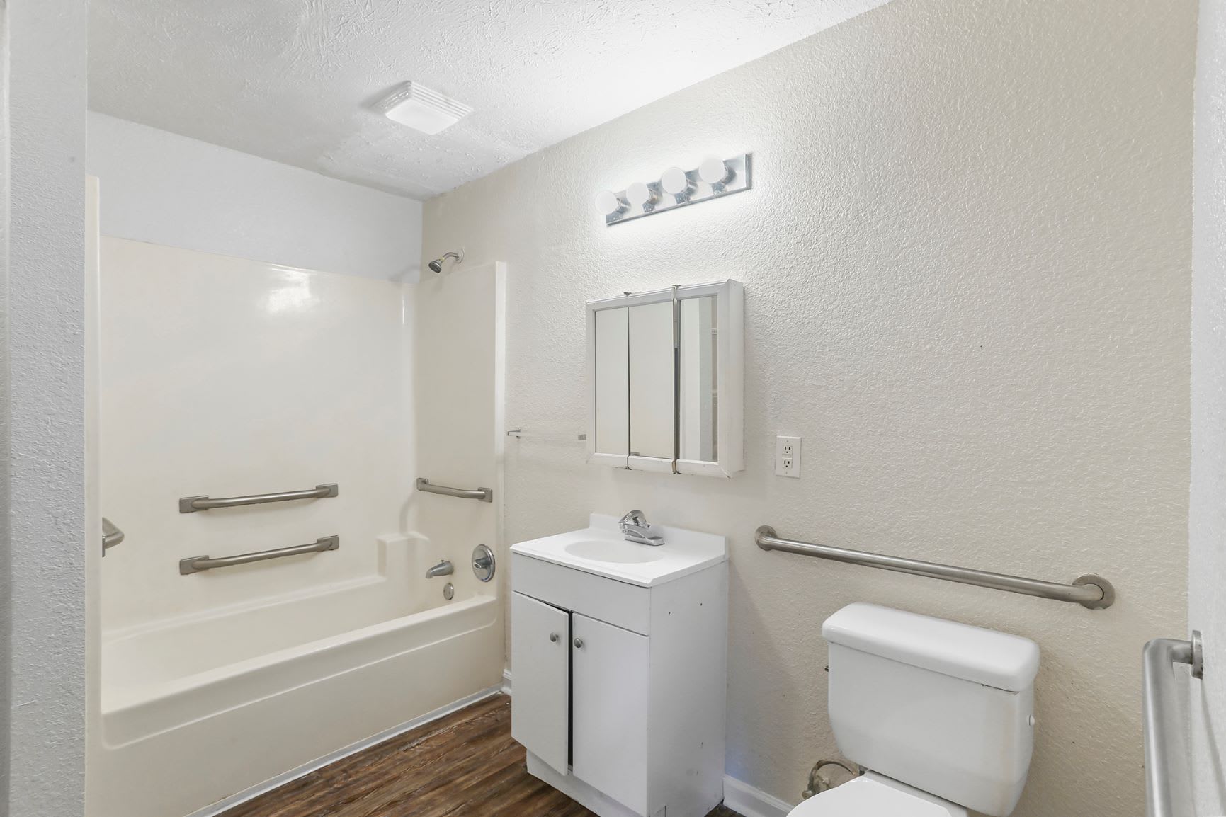 Cypress Meadows Apartments – photo 4
