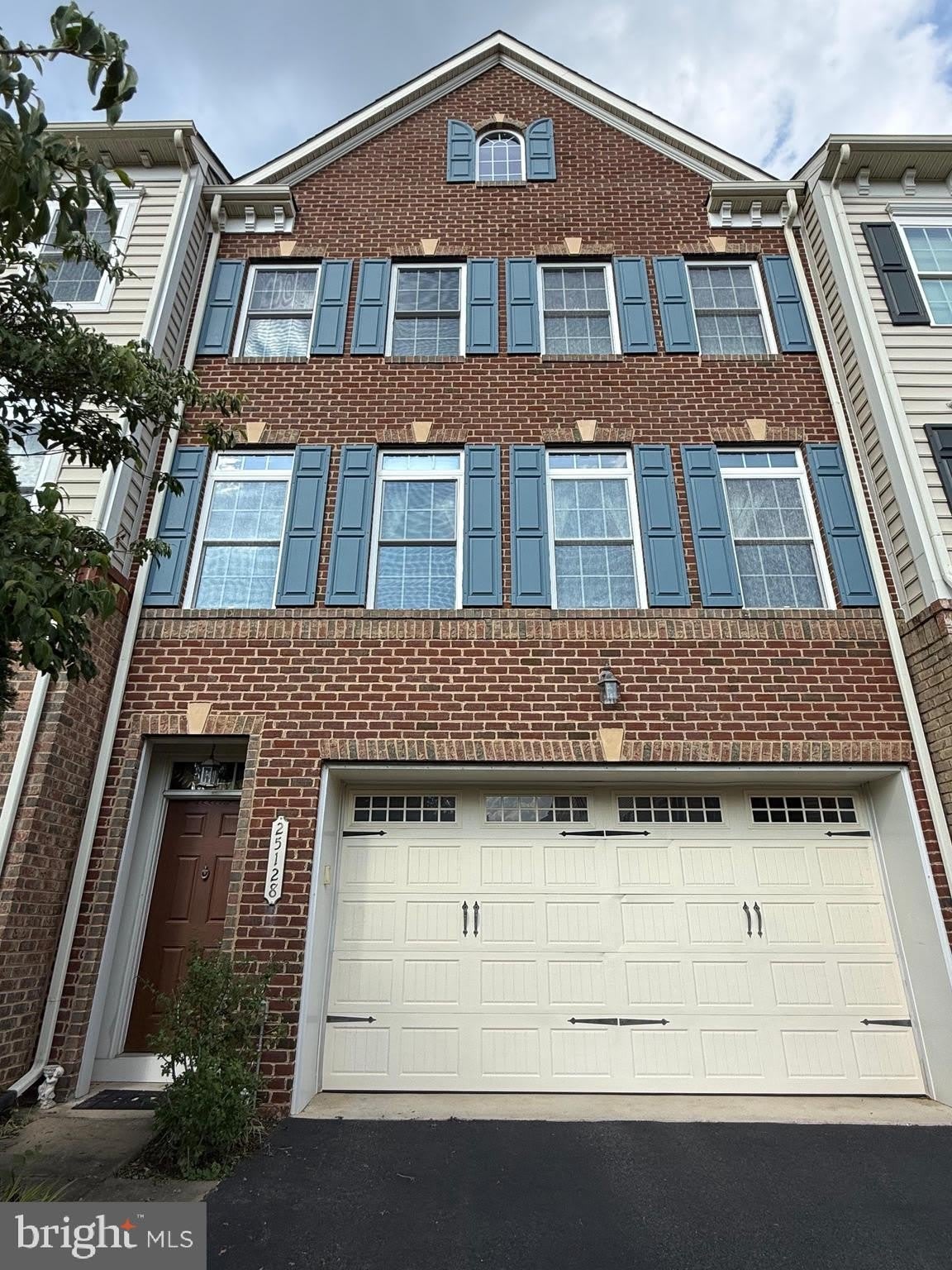 25128 DEERHURST Terrace – photo 2