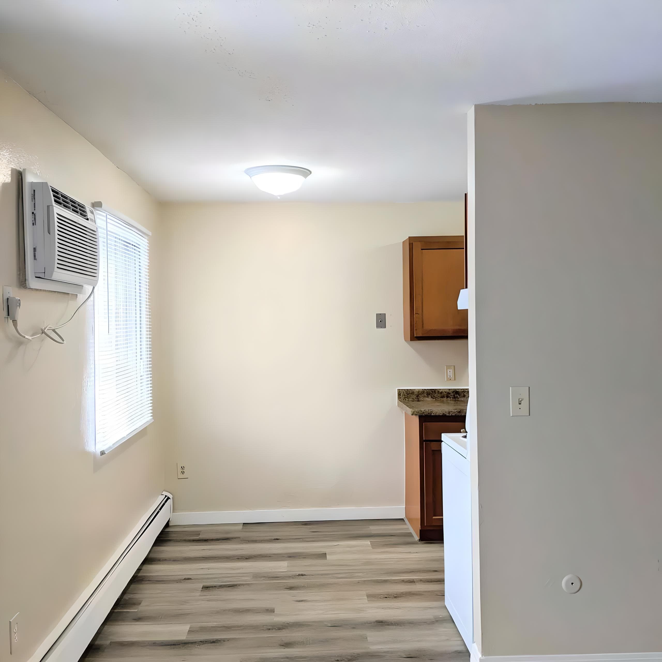 1067 Van Dyke Street – photo 5