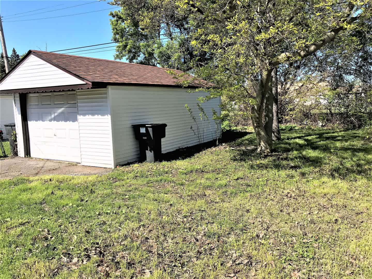 3 bedroom 1 Bath Bungalow – photo 2