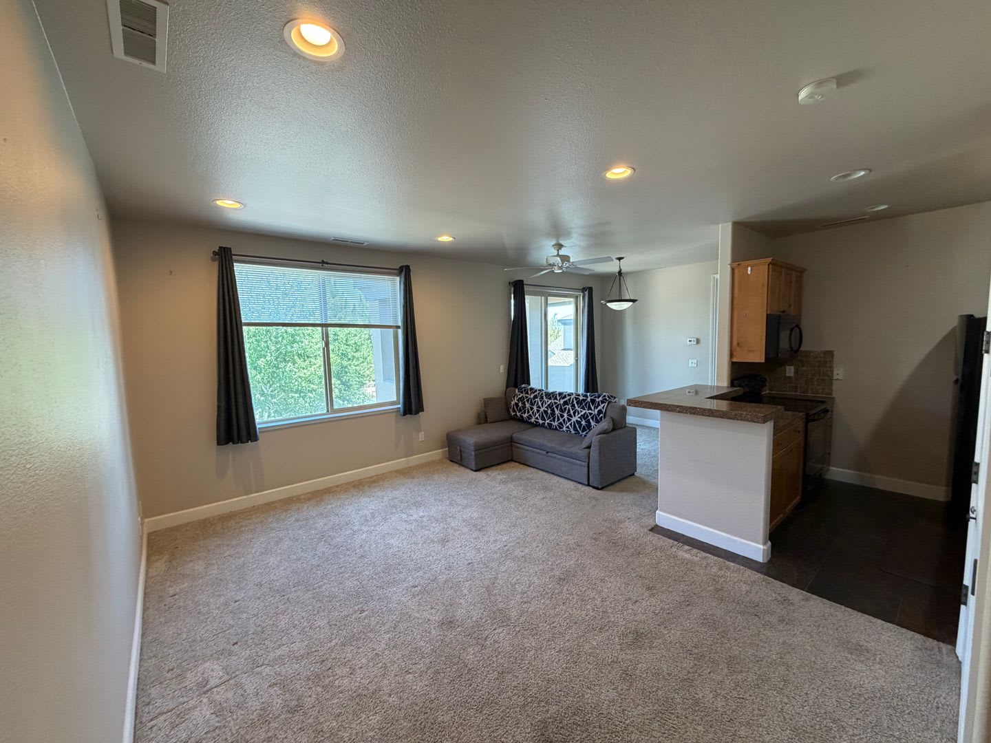 Charming 1 Bedroom 1 Bath Apartment With Garage Balcony Central Reno Location Available Now Move In Special – photo 4