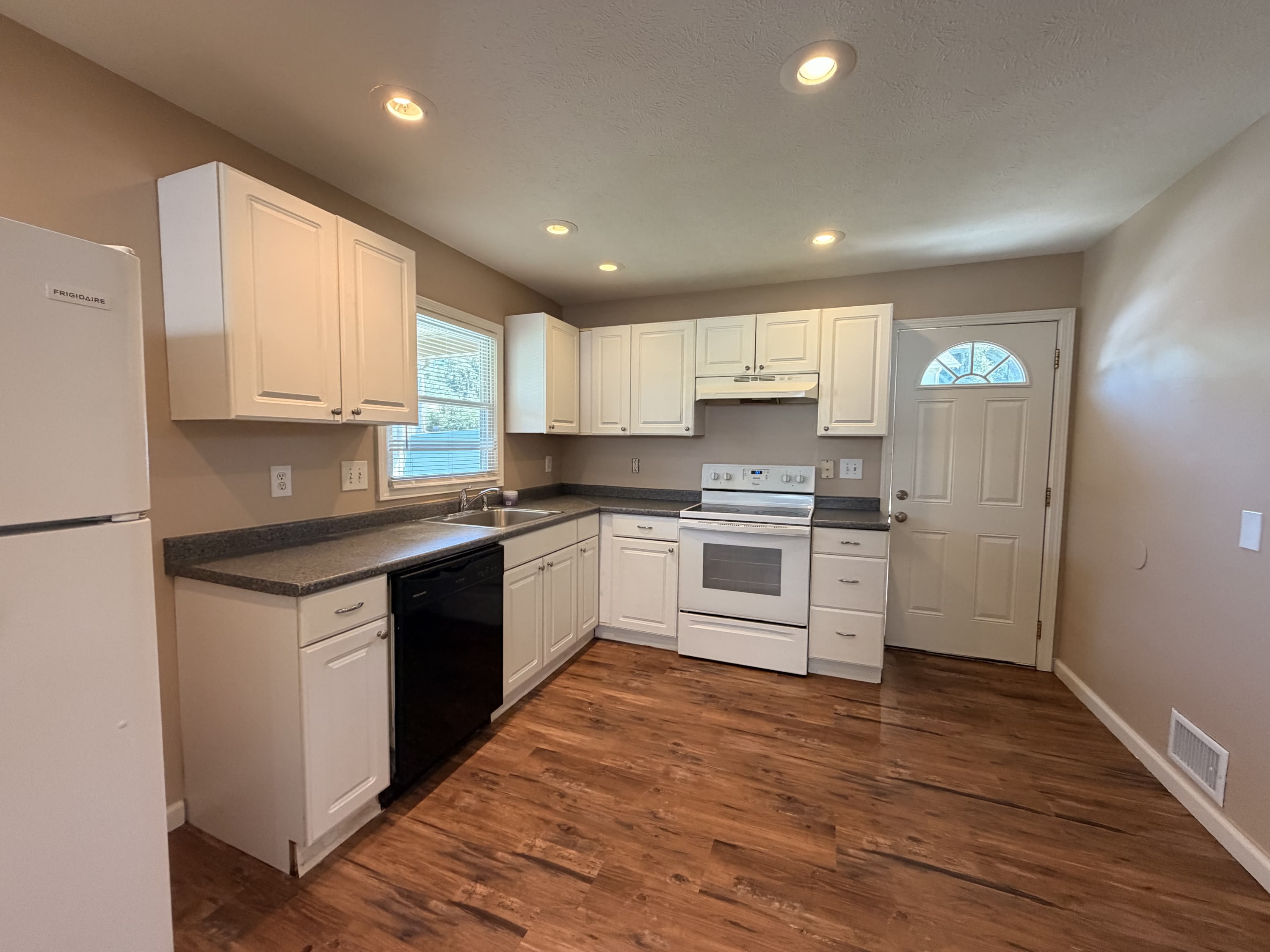 6504 N 33rd – photo 4