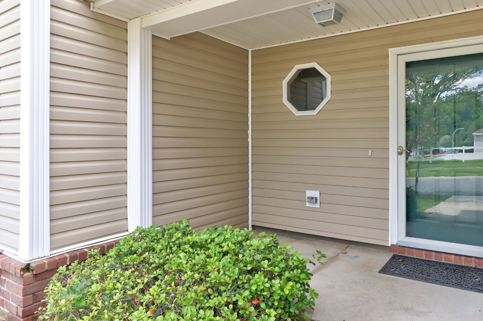 Townhome in Villages at Towne Park – photo 2