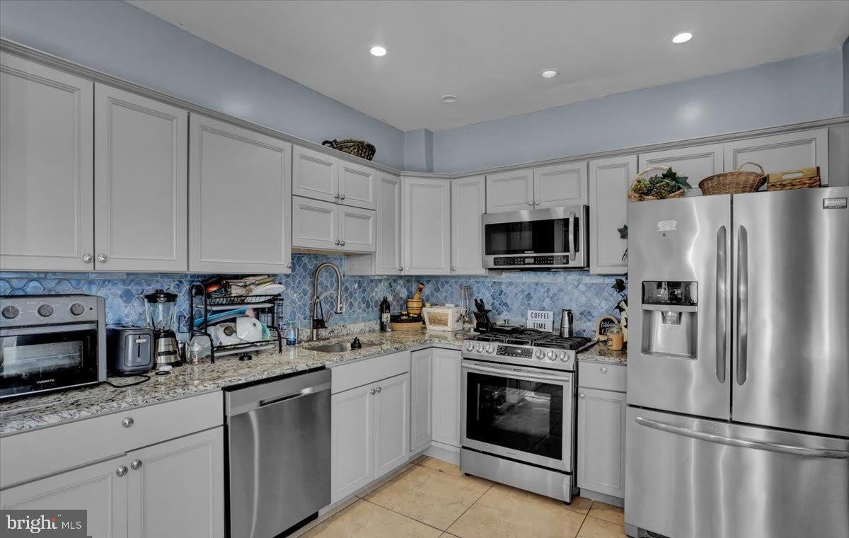 526 WINDSOR Street – photo 5