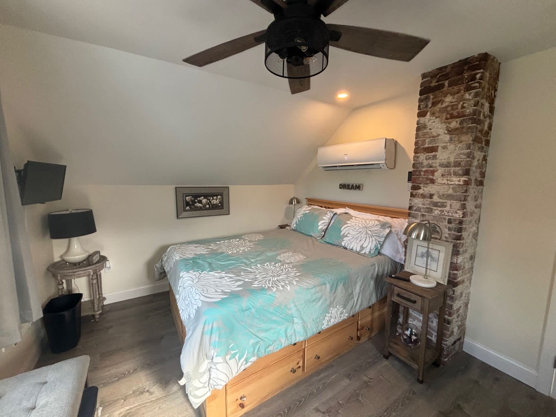 1 Simpson Avenue – photo 2