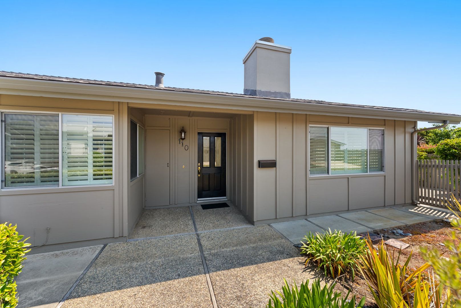 Crown Jewel Of The Beachcliff Community Homes – photo 1