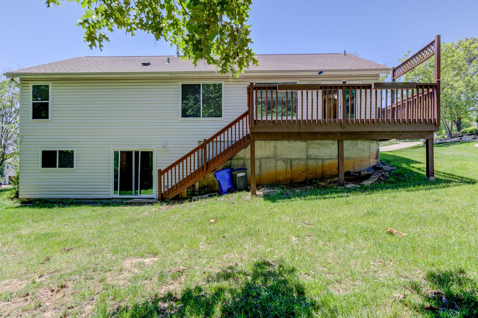 Spacious 3 Bedroom With A Finished Basement Fantastic Eureka Location – photo 3