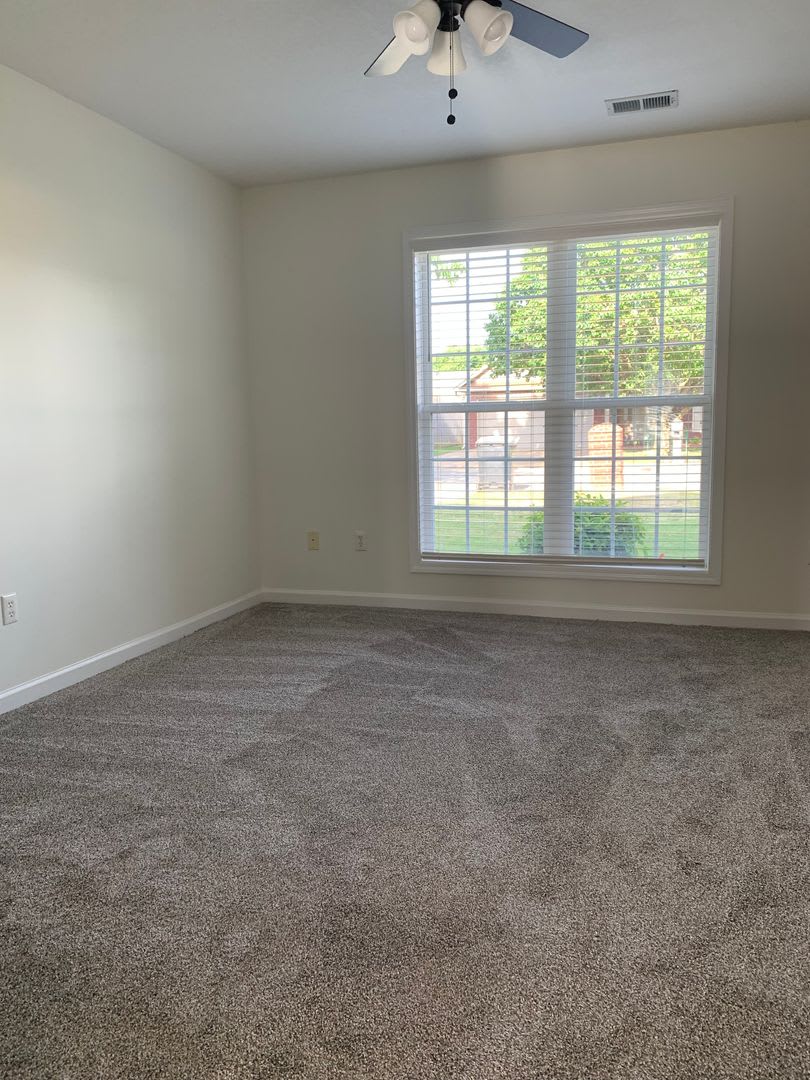 3 Bed 2 Bath/2 Car Garage and Fenced in Yard! – photo 4