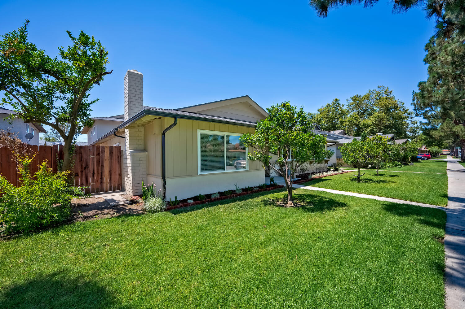 2620 West Aurora Street – photo 2