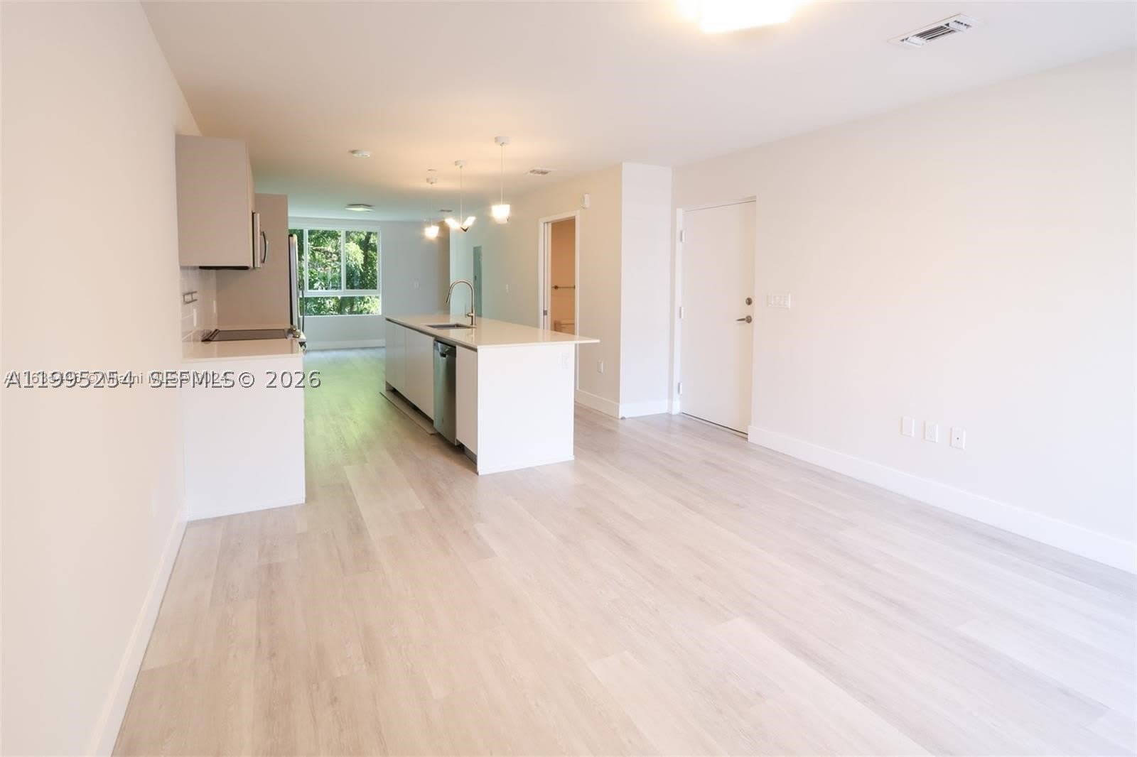2555 NE 193rd St – photo 5