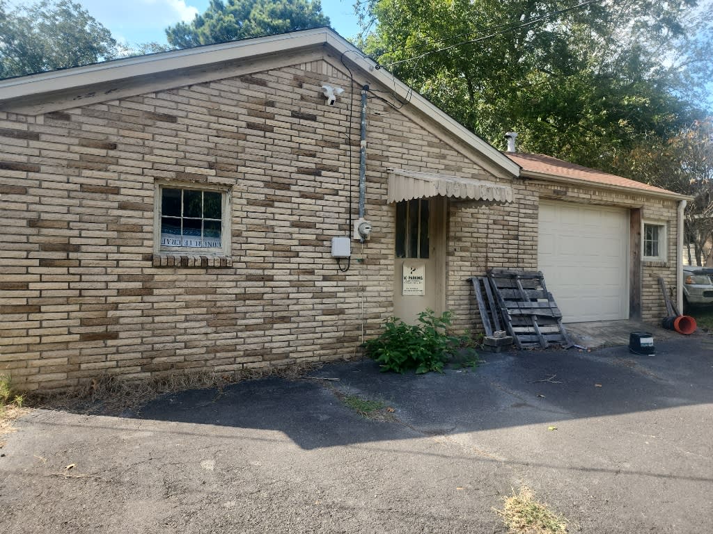 501 West Main Street -- Storage Garage – photo 1