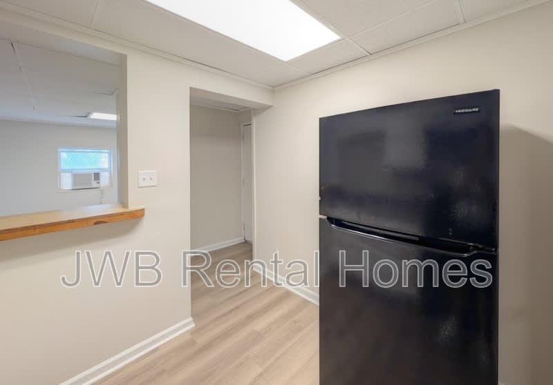1204 Glencoe St #4 – photo 5