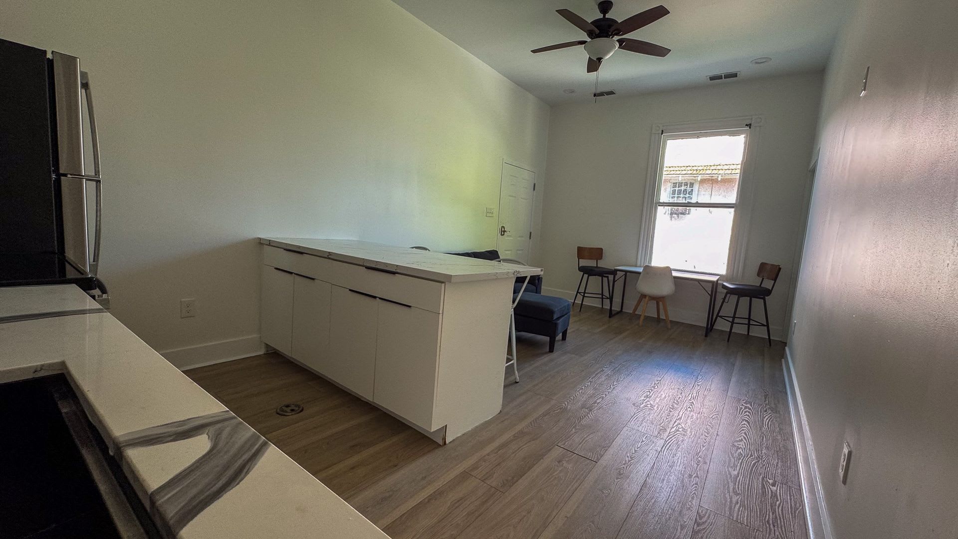 4 Bed / 2 Bath University Area Apartment – photo 4