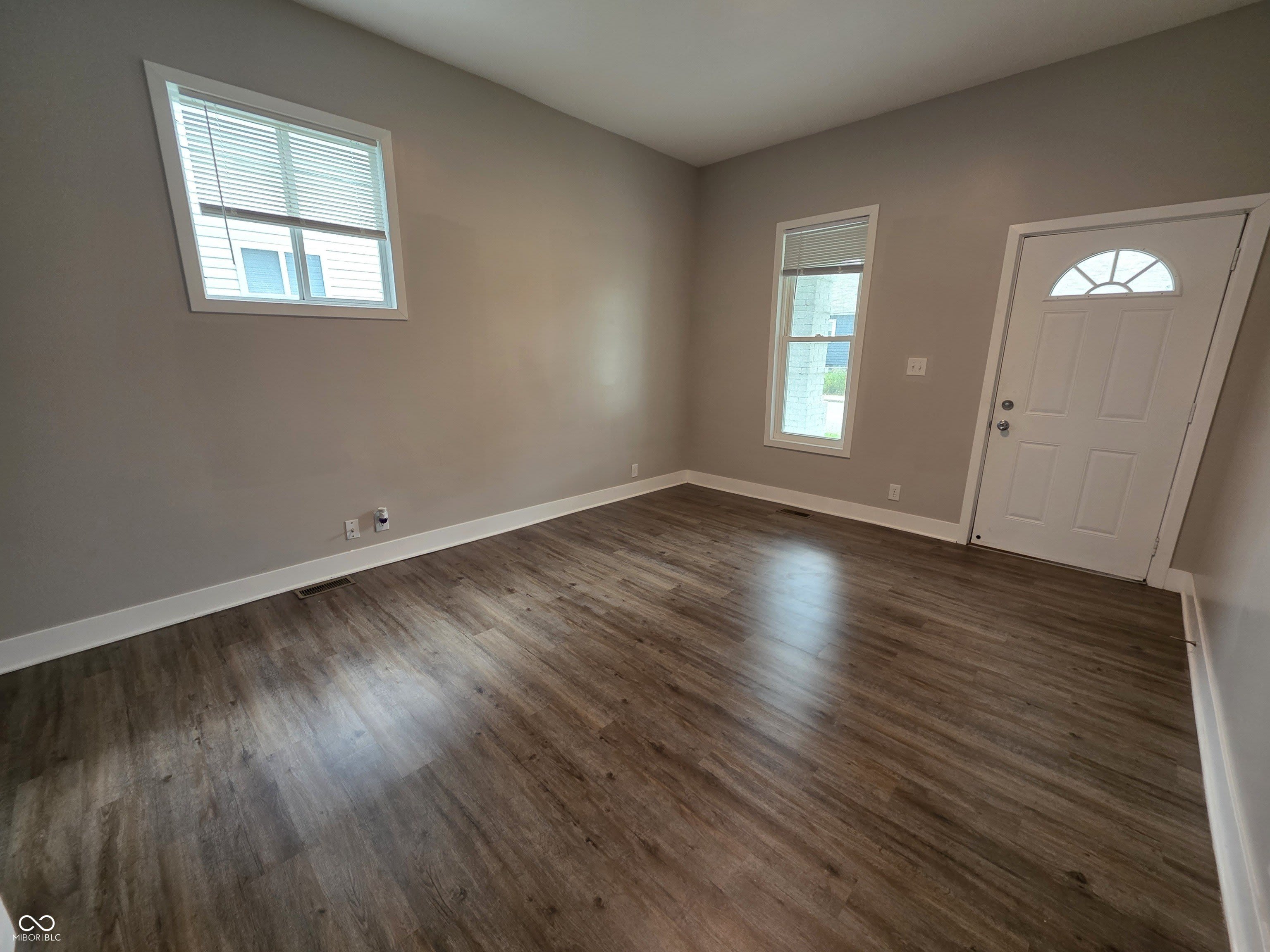 327 N Sherman Drive – photo 5