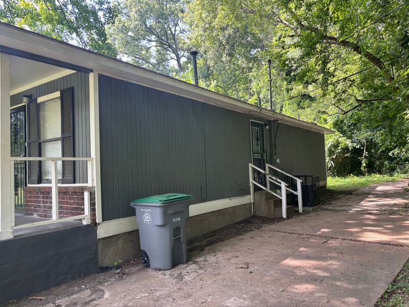 1616 Winston Dr – photo 2