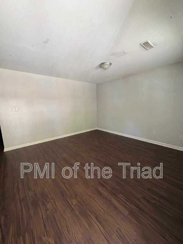 1600 Oak Croft Ct – photo 3