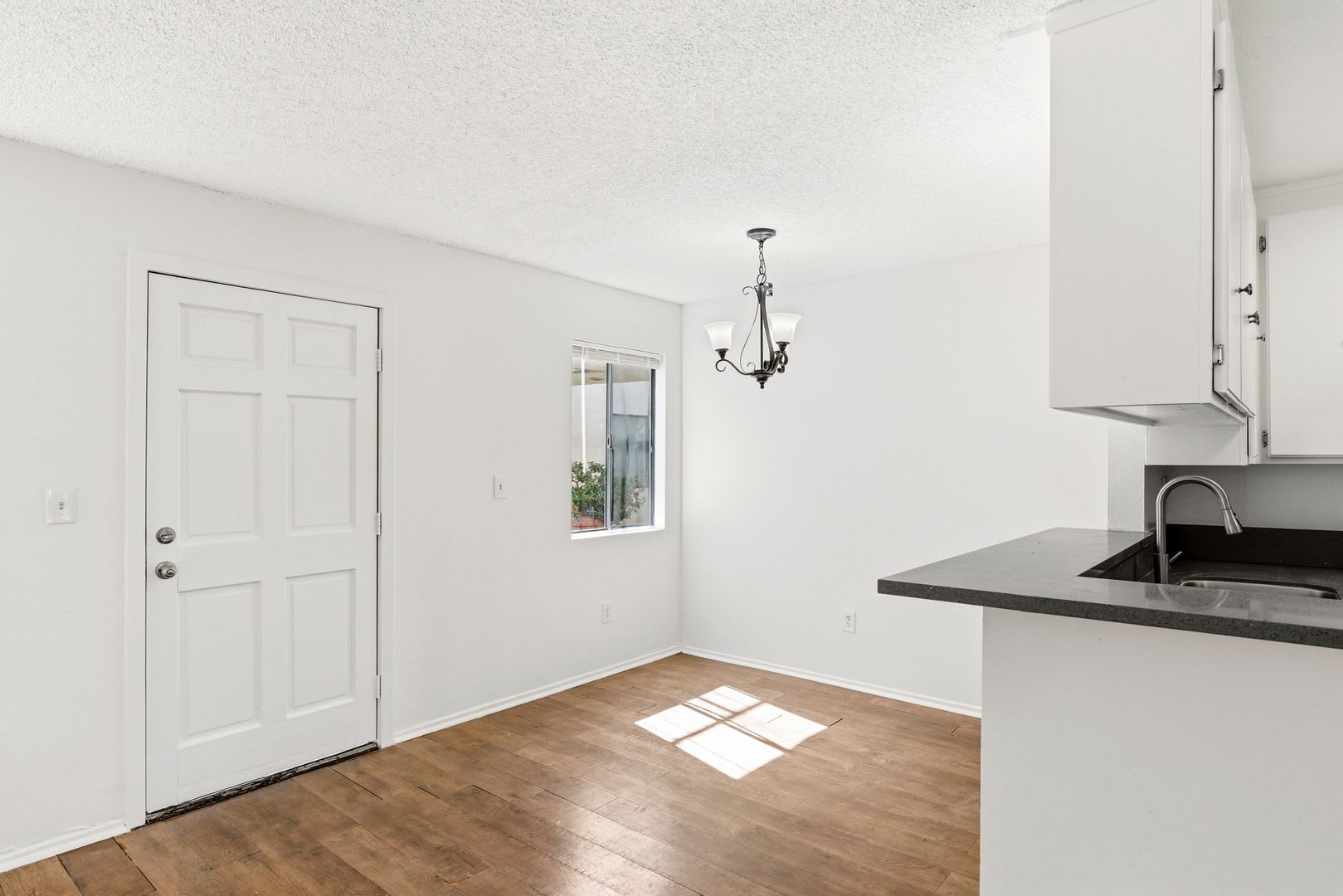 Harvard, Glendale Residences – photo 5
