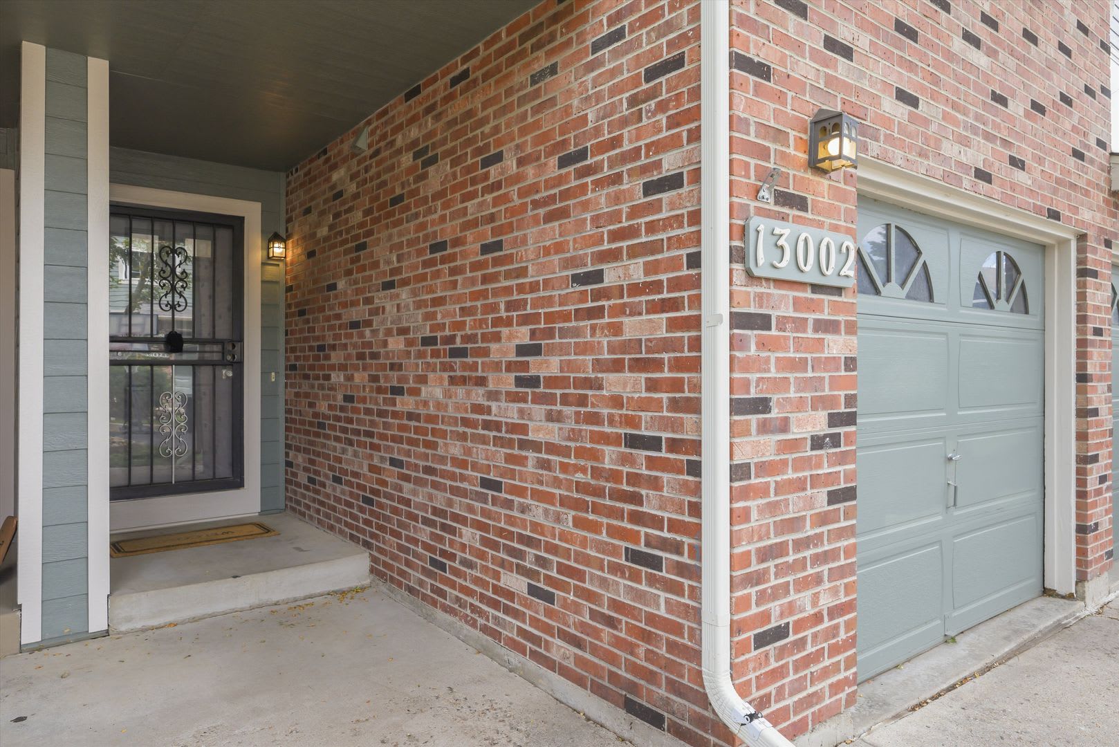 Spacious 4-Bedroom Townhome Backing to Open Space – Attached 2-Car Garage! – photo 4