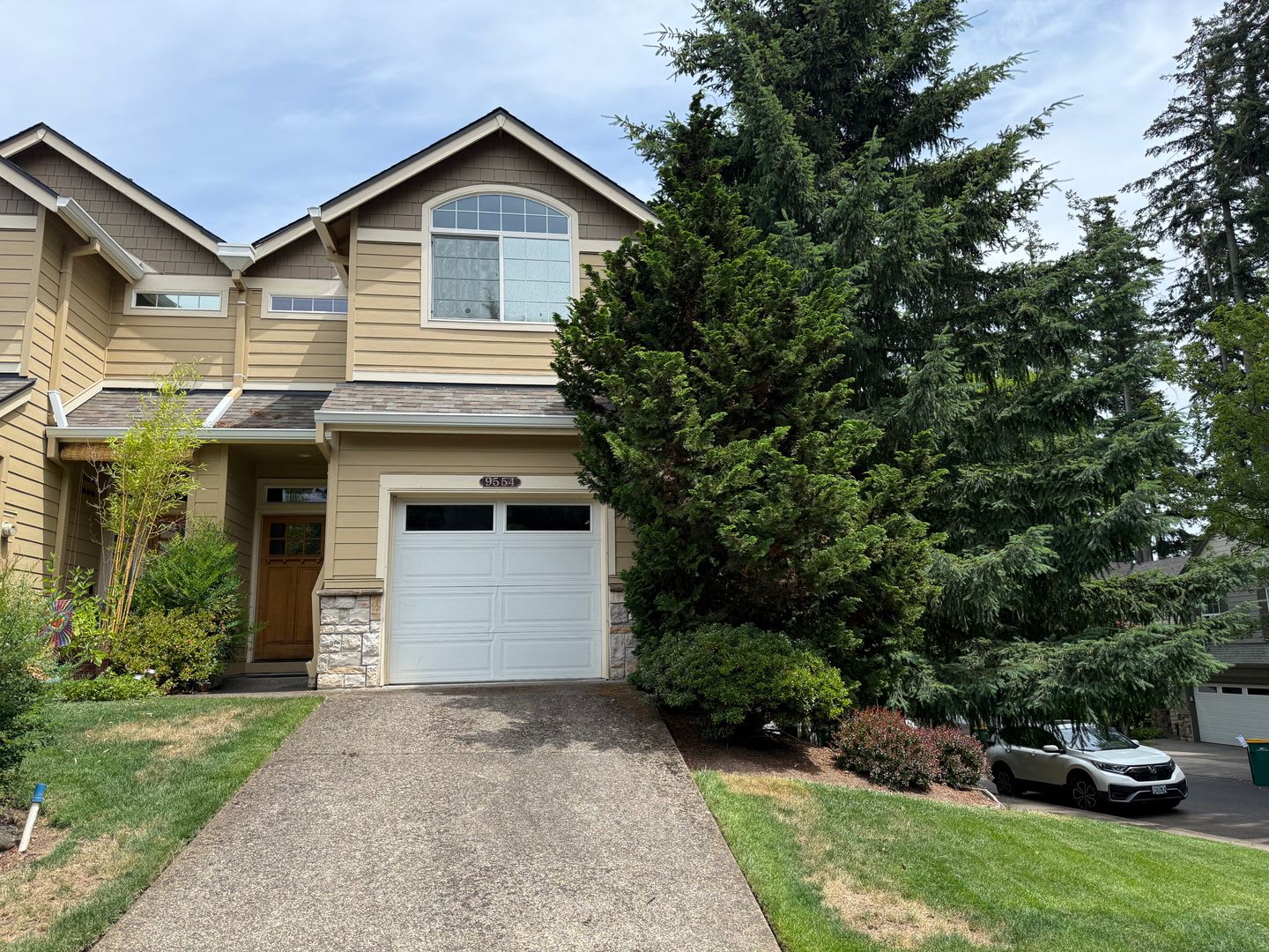 Spacious 3 Bedroom Townhome with Huge Bonus Room! – photo 1