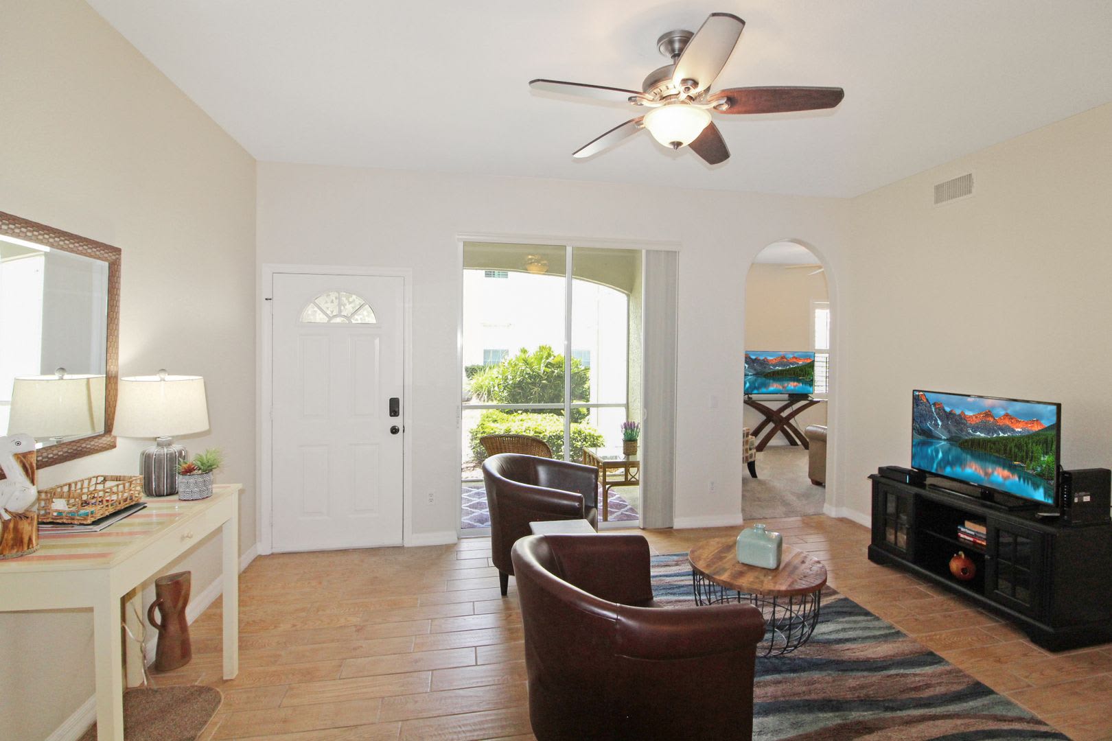 L Pavia Annual Condo For Rent – photo 4