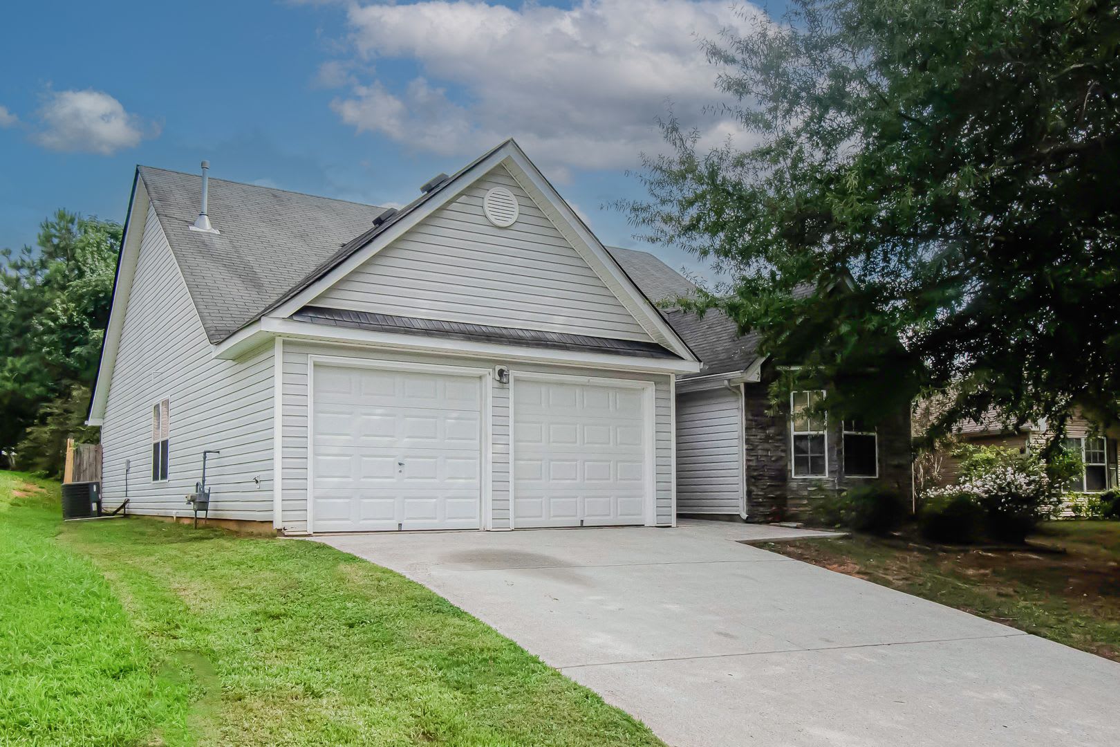 Impressive 3 Bedroom Home (Updated Pictures Coming Soon) – photo 3