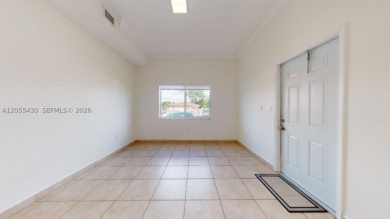 323 SW 36Ave – photo 2