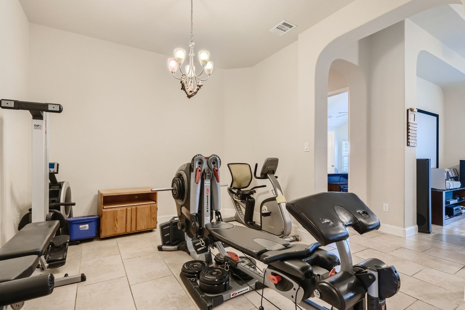 Stunning 4BR/3Bath 1-story luxury home in Alamo Ranch – photo 5