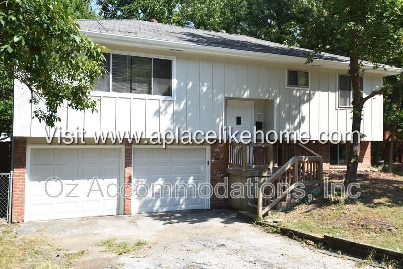 5521 Perry Lane – photo 2