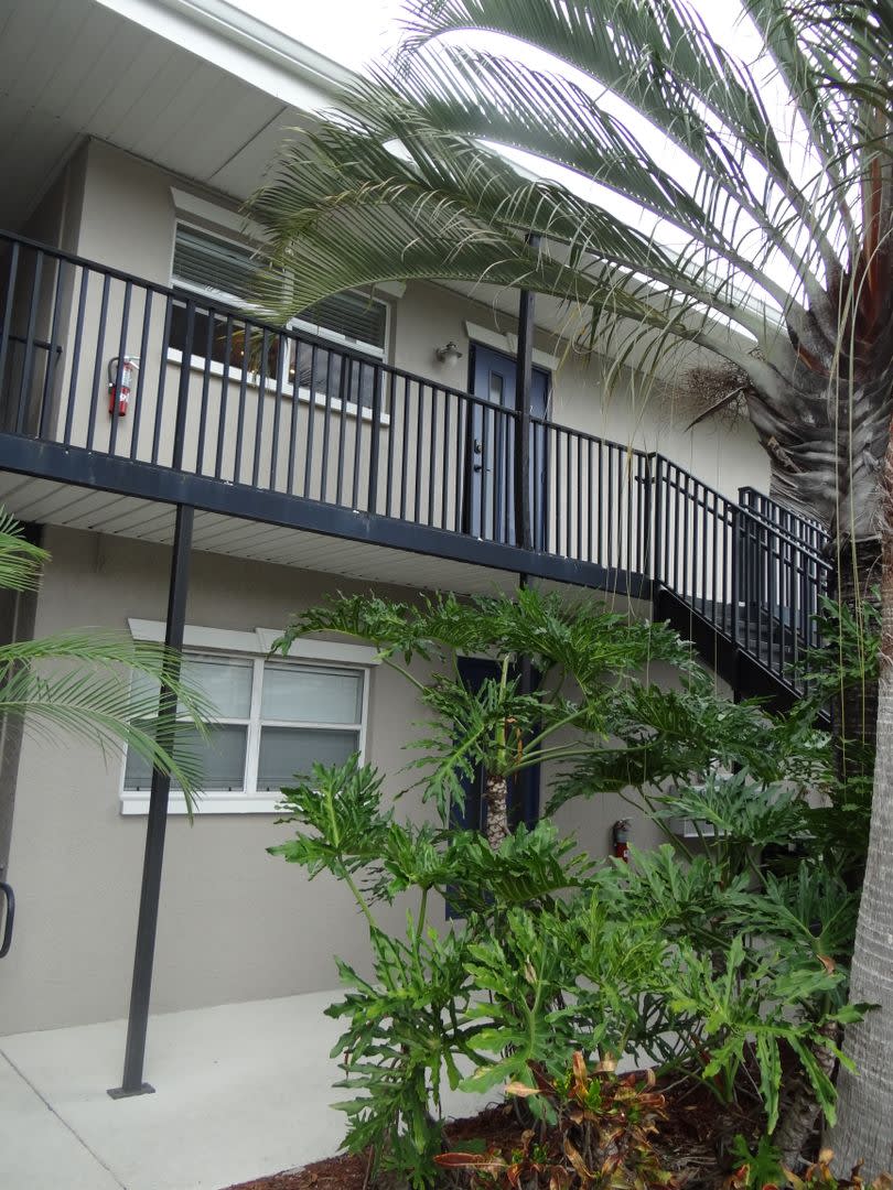 1 1 Condo In Beach Park – photo 1