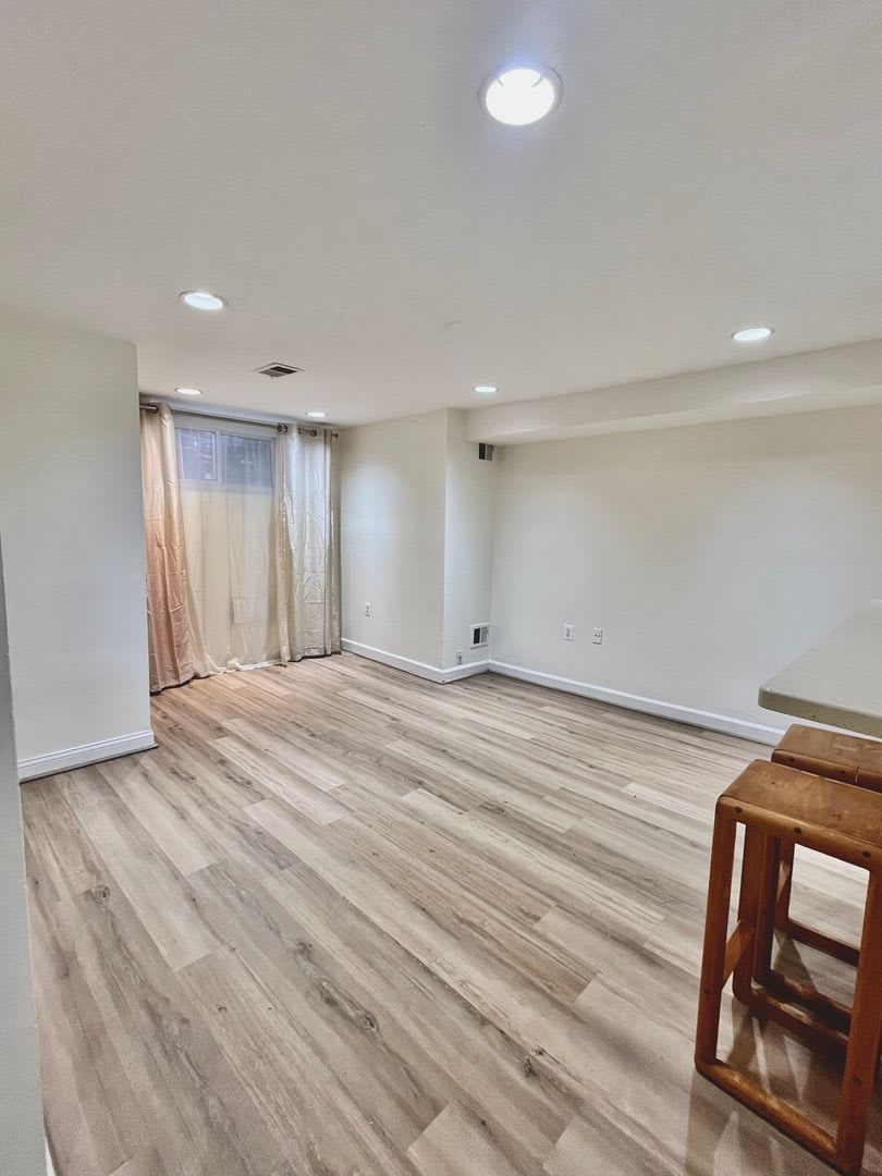 Columbia Heights 900 Sqft 2Bd 1Bth Townhouse English Bsmt Apt Shared Back Patio – photo 3