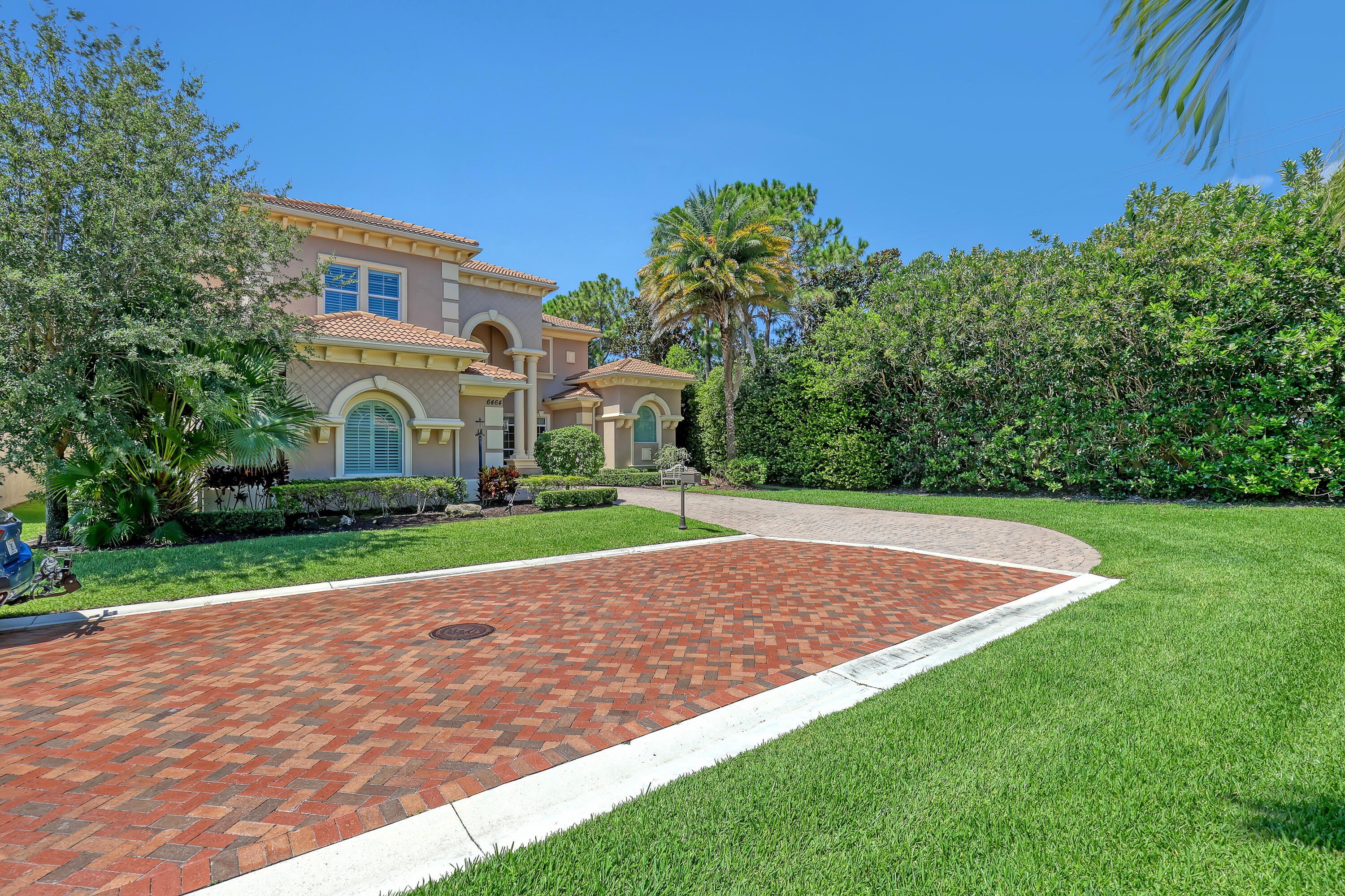6464 Bellamalfi Street – photo 3