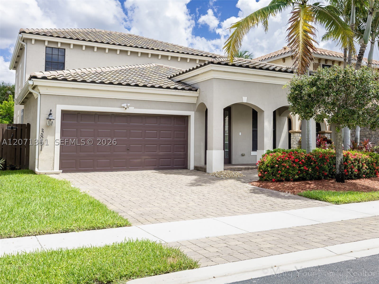 3841 Aspen Leaf Dr – photo 2