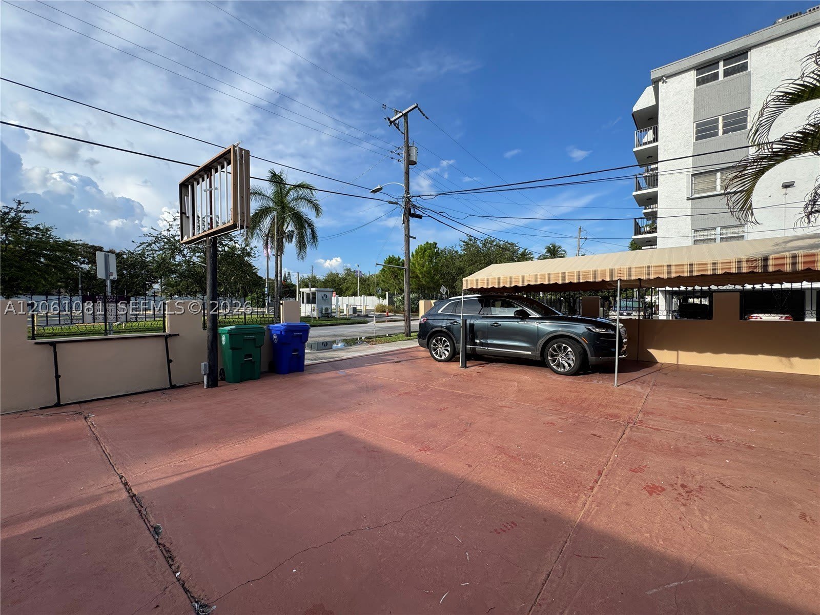 2524 SW 6th St – photo 4