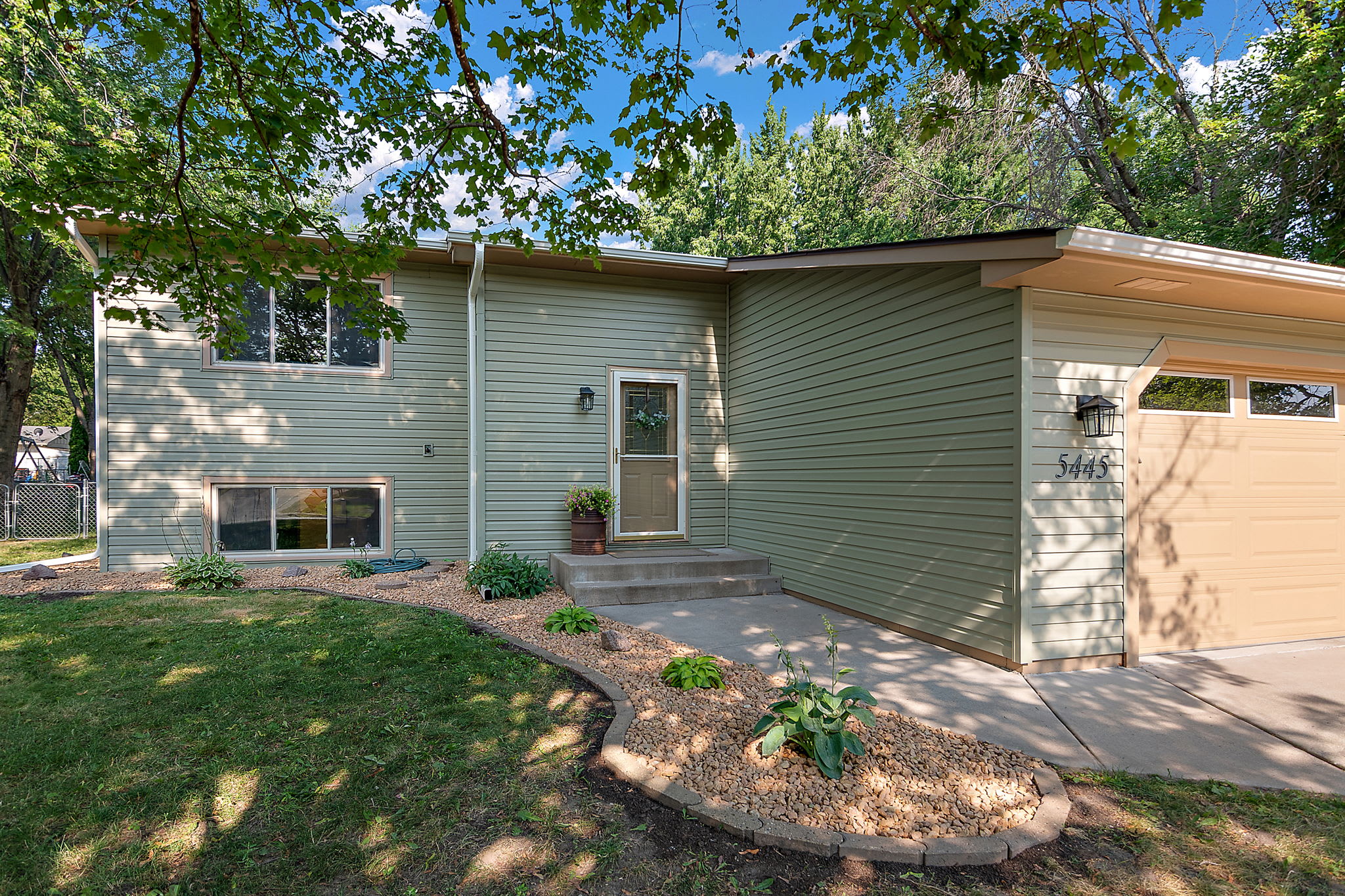 5445 Large Avenue Northeast – photo 3