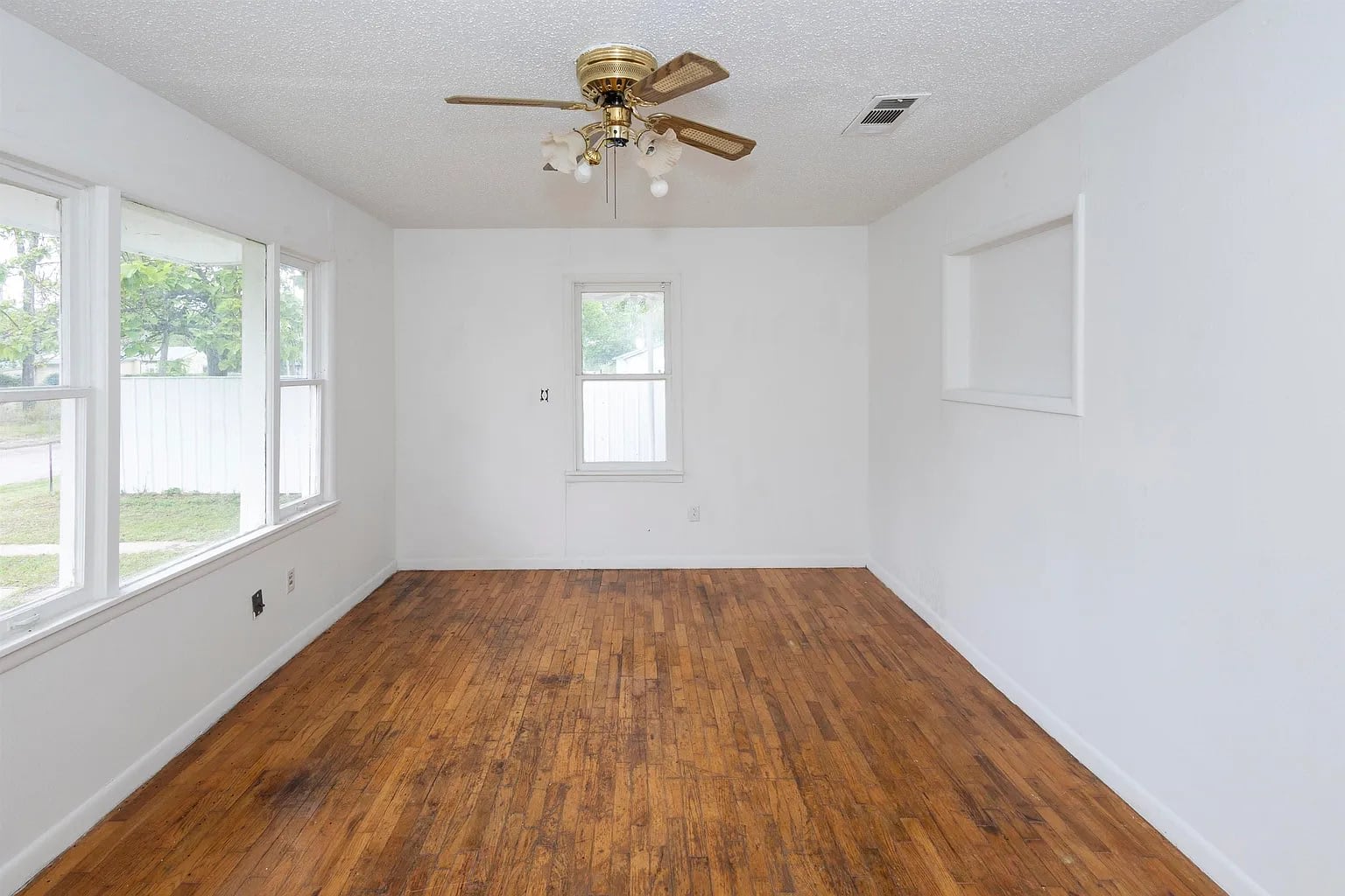 109 W Hickory Ave – photo 3