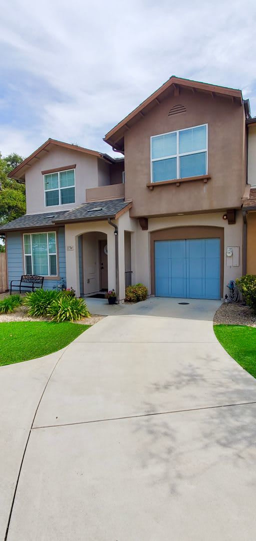 Oak Haven Village 3 Bedroom 2.5 Bath Single Family Home Available 9/11/2026 **DO NOT DISTURB TENANT** – photo 2
