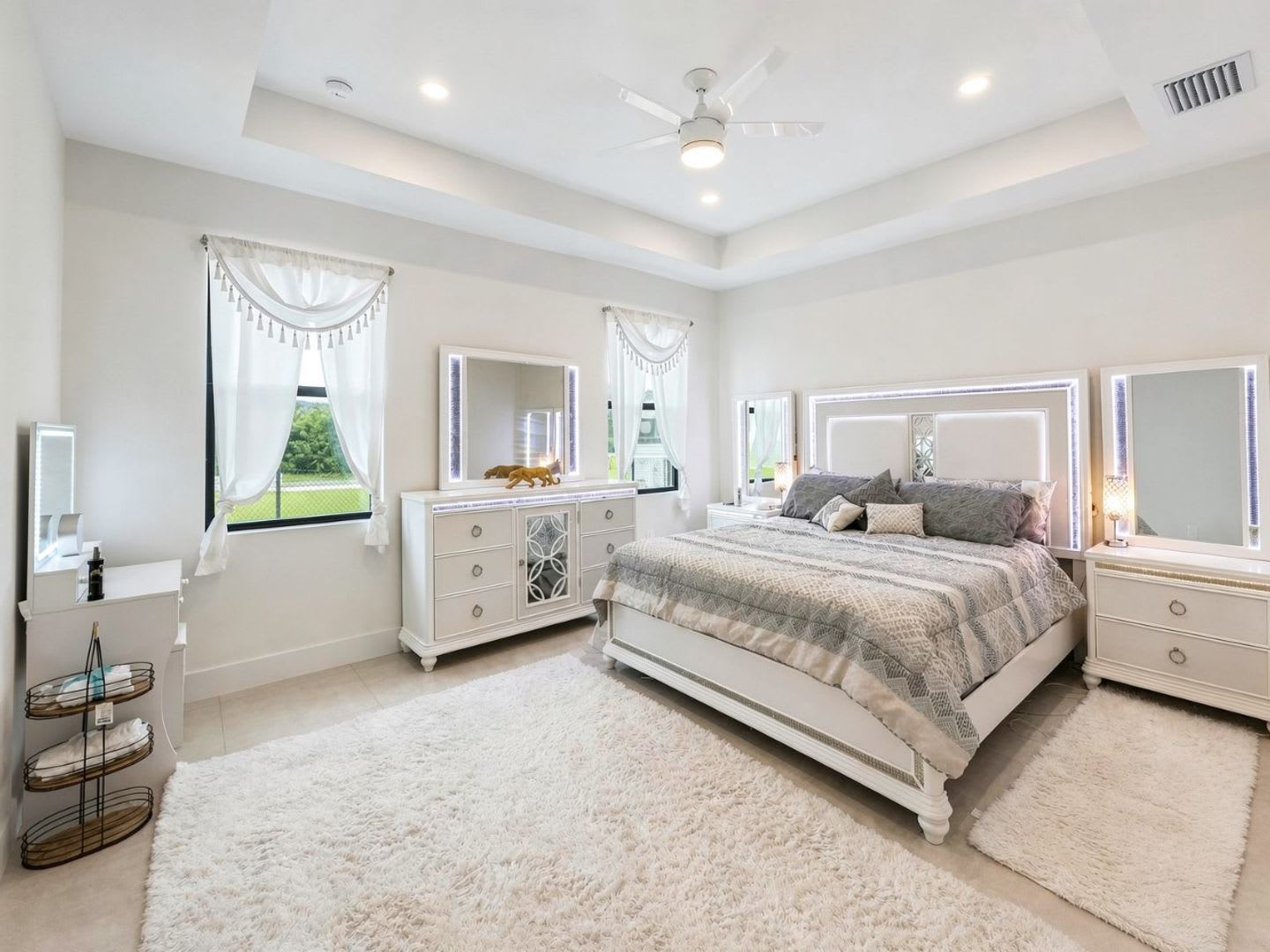 Modern 3-Bedroom Rental on 1.59 Acres in Golden Gate Estates – photo 4