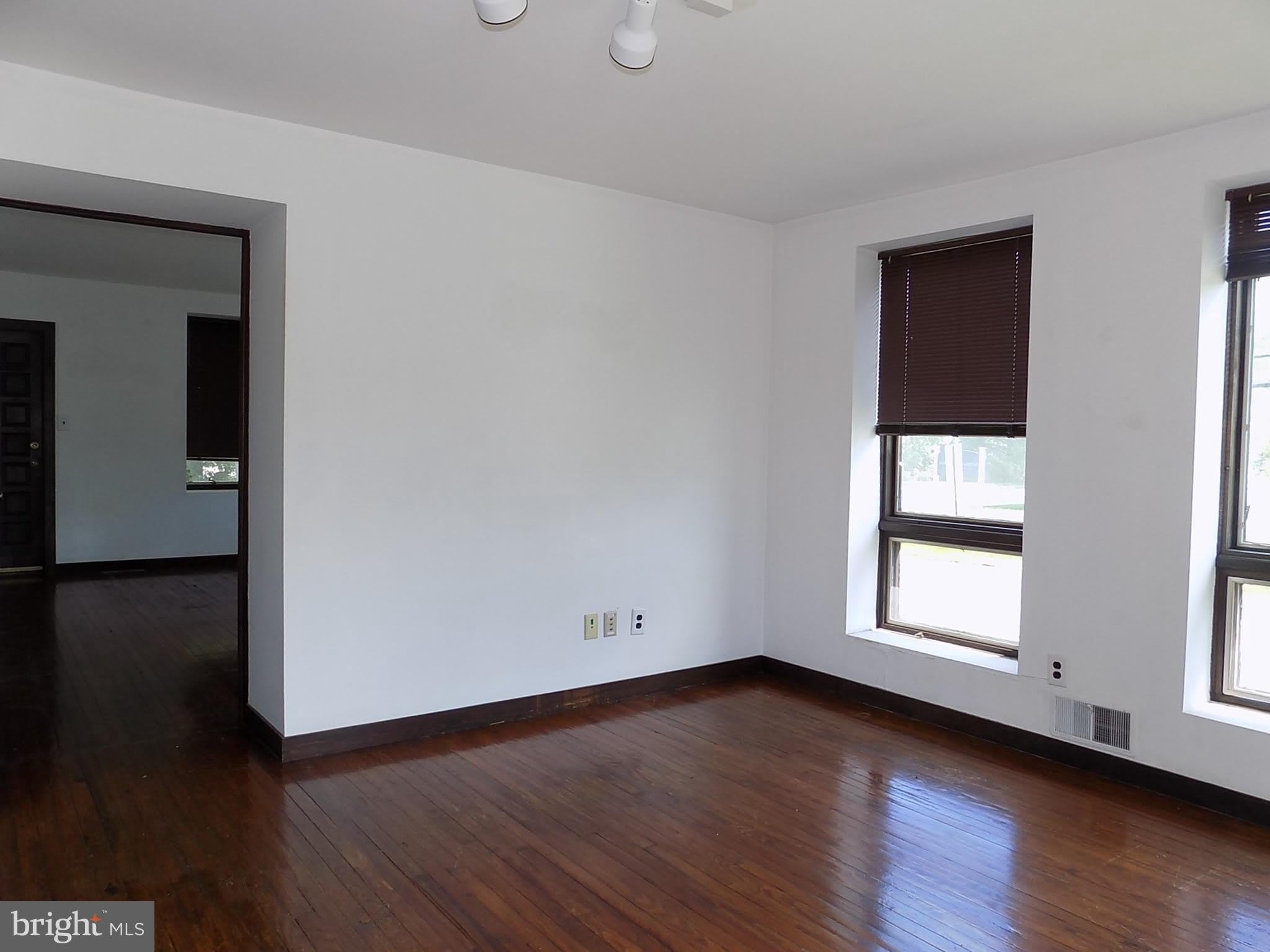 276 WOODBOURNE Road – photo 4