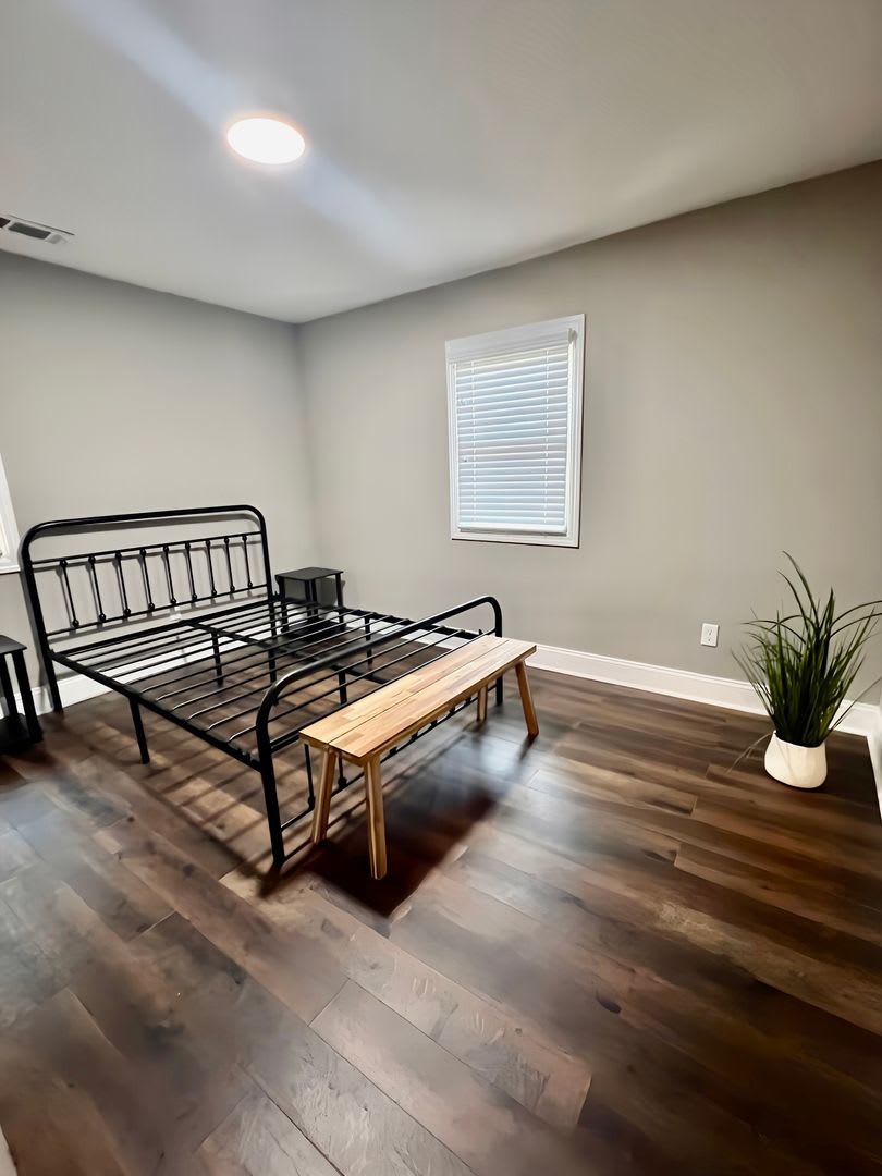 Furnished & Beautifully Updated 3 br 2 Bath Home in Historic Collier Heights – photo 4