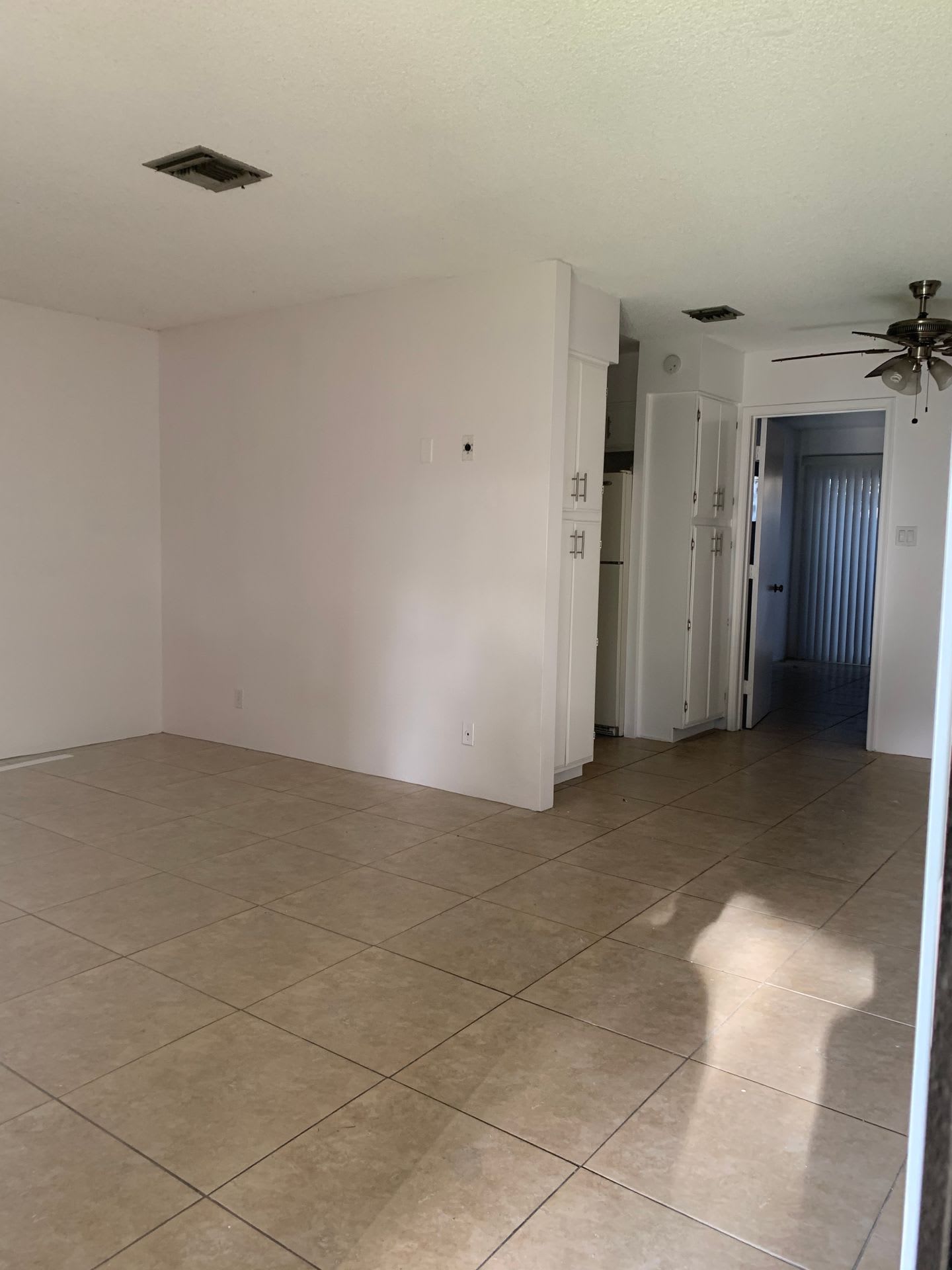 Just Remodeled Beautiful Small Community Has A One Bedroom One Bathroom Available Large Fenced Backyard – photo 5