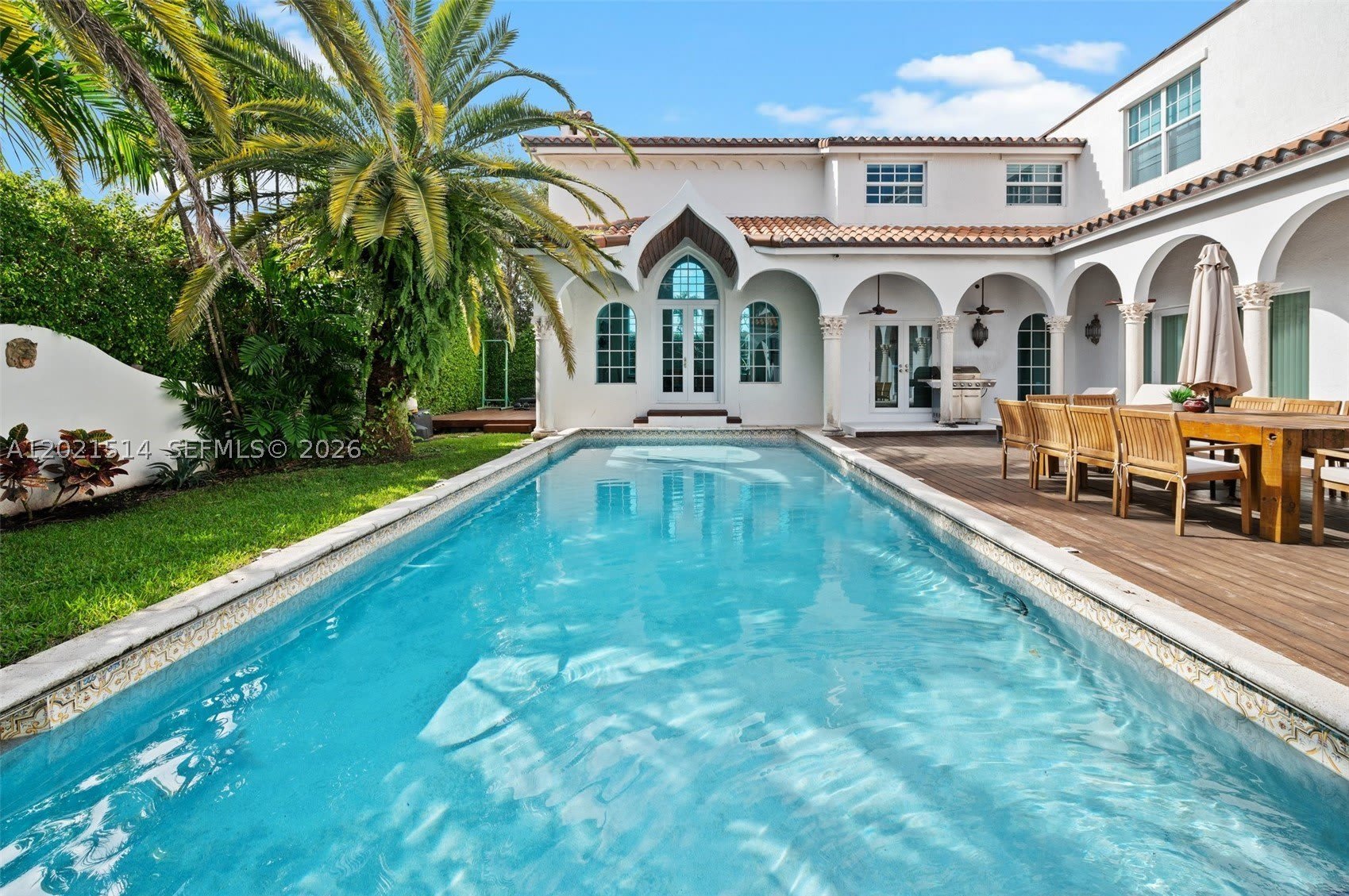 2501 Pine Tree Dr – photo 1