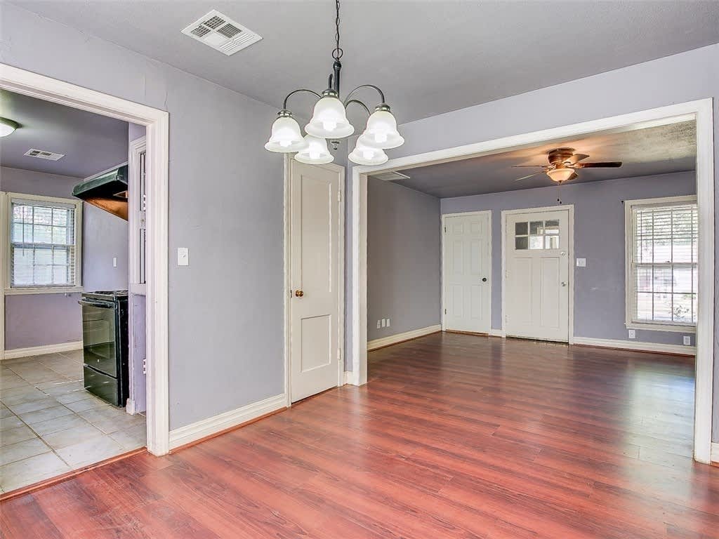 Cute 2 Bed 1 Bath 1 Car Garage – photo 2