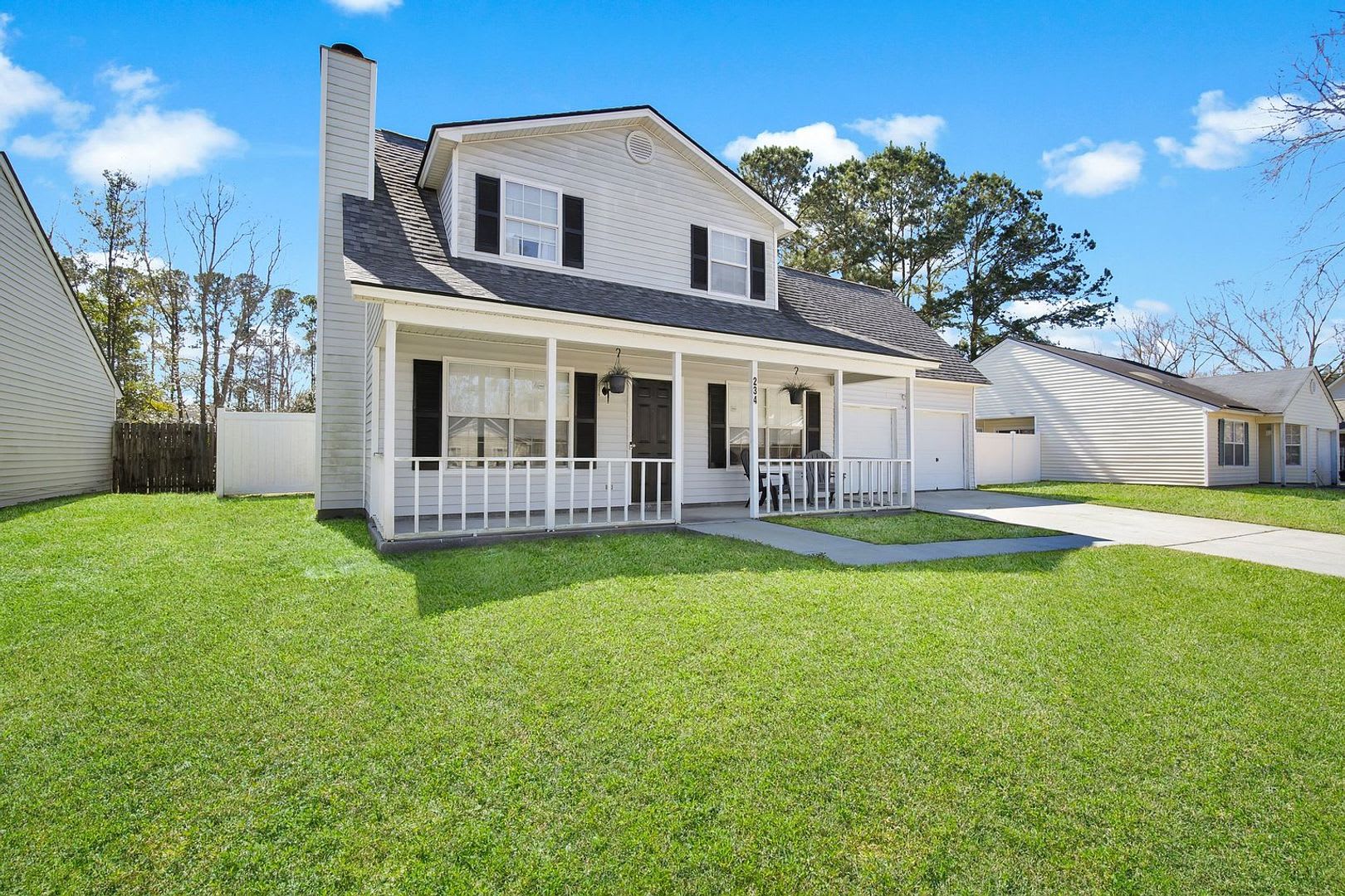 Charming Cape Cod Style Home With 4 Bedrooms In Savannah Ga – photo 2